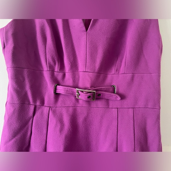 TRINA TURK V-neck Buckle Front Dress Size 10 Fuchsia / Purple Soft Mod Sheath - Picture 2 of 9